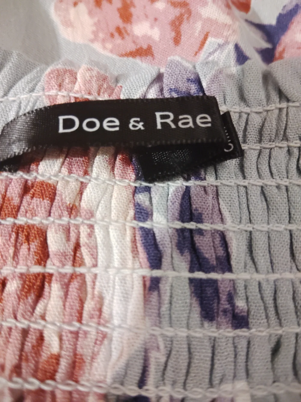 Doe & Rae Floral Sage Green Off Shoulder Boho Blouse Large NWT - Picture 5 of 7